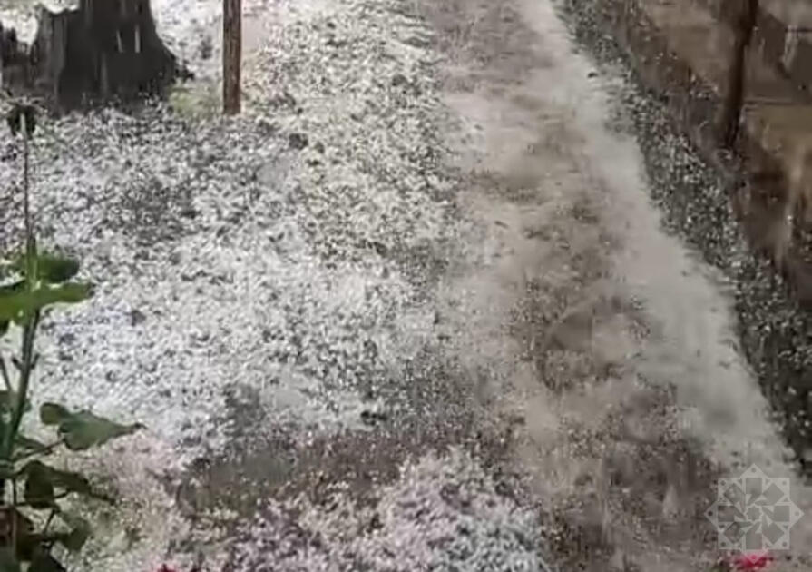 В Ордубаде выпал град