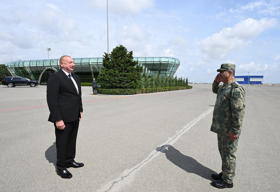 Президенту Ильхаму Алиеву представлен военно-транспортный самолет производства итальянской компании Leonardo