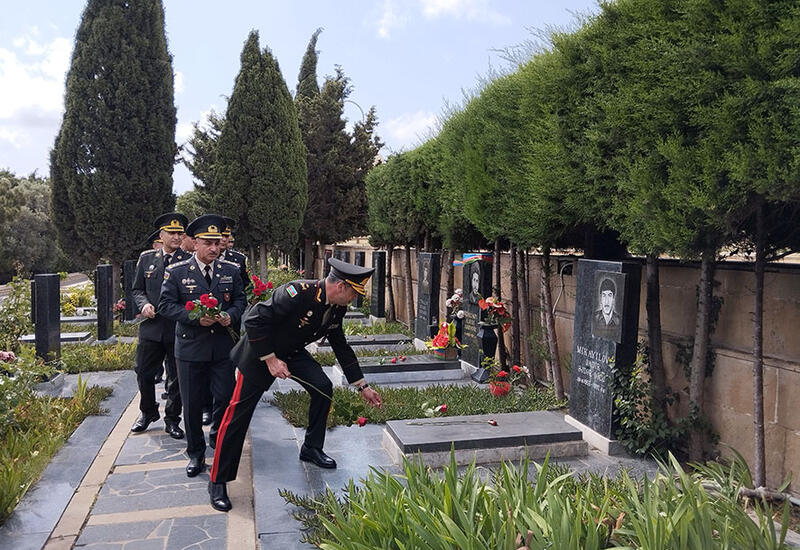 Silahlı Qüvvələr Günü münasibətilə Ulu Öndərin və şəhidlərimizin məzarları ziyarət olunub
