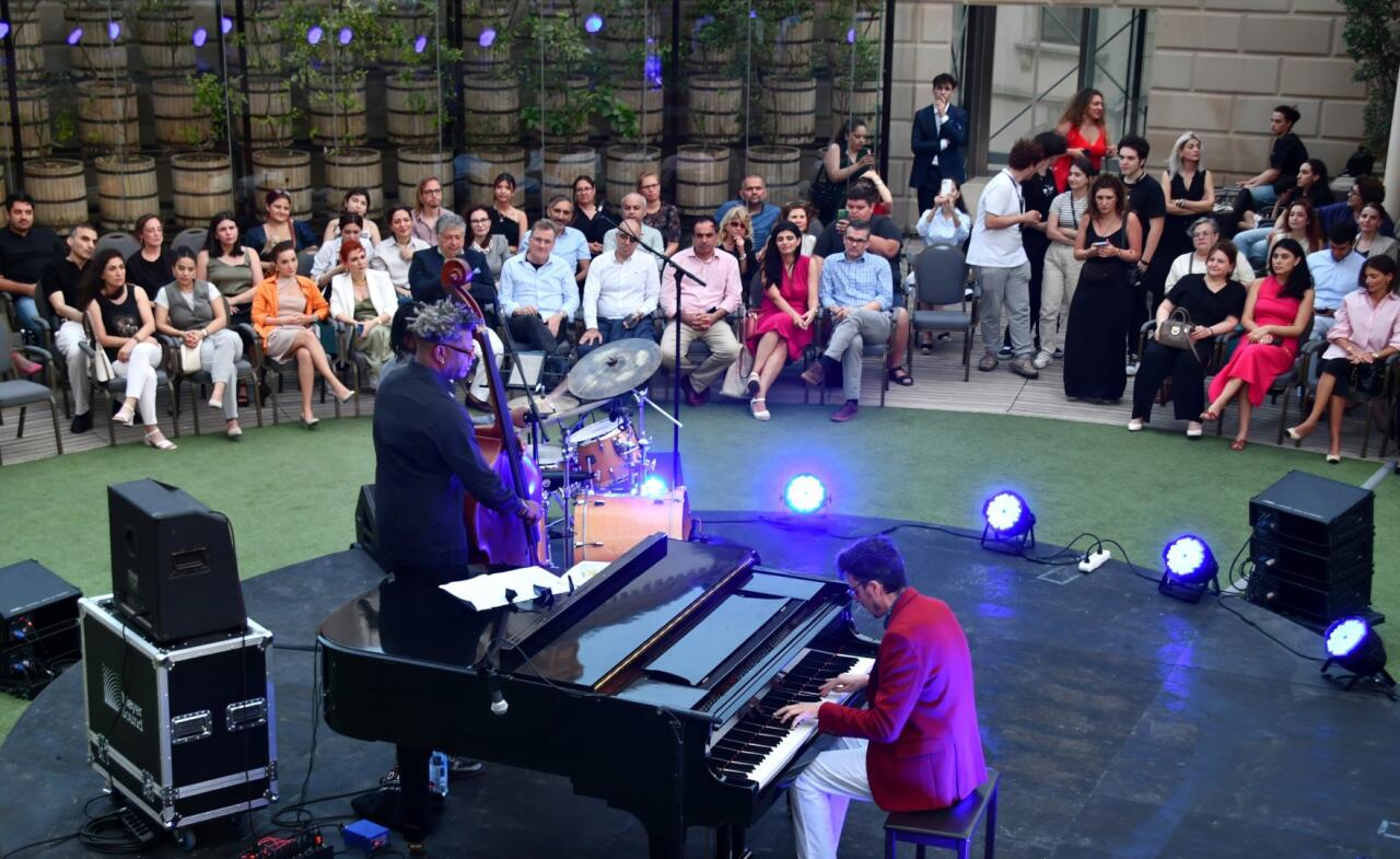 На Baku Piano Festival прошел концерт французской группы Адриaна Брондейса