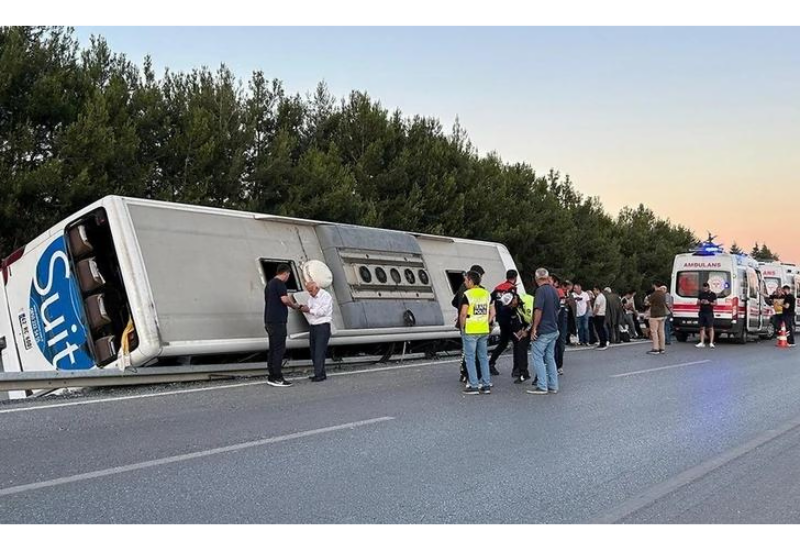 В Турции перевернулся пассажирский автобус