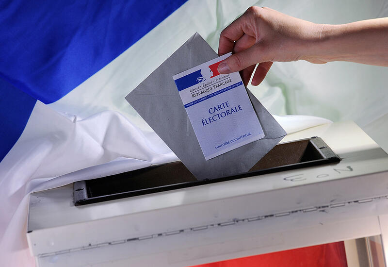 Партия Макрона терпит разгромное поражение