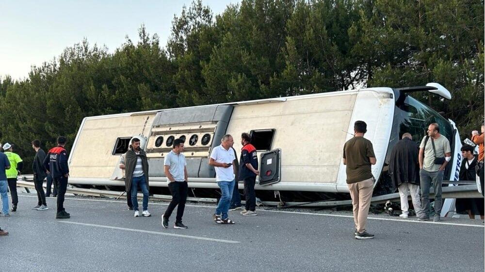 В Турции перевернулся пассажирский автобус