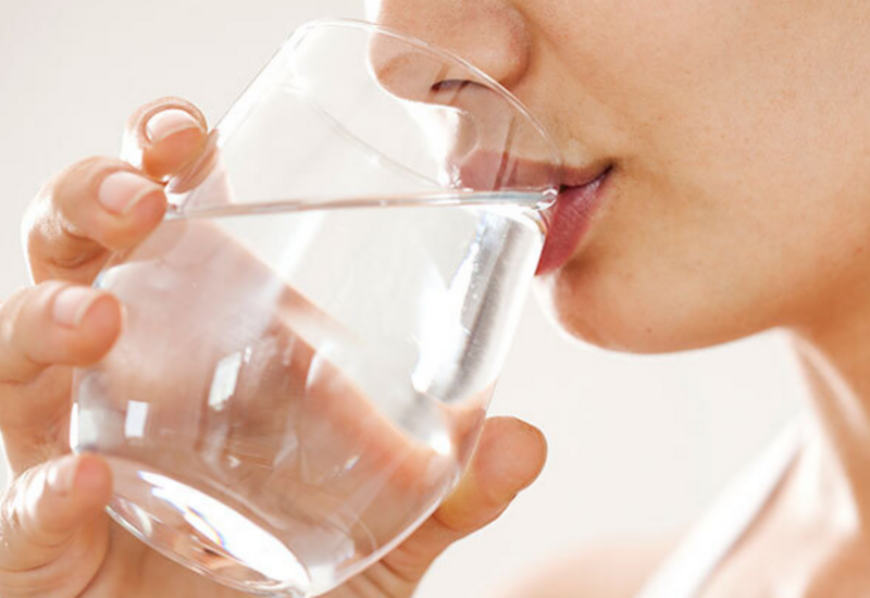 1 stəkan su infarkt və insultun qarşısını alır