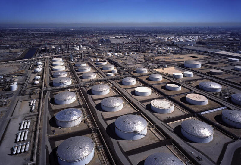 Коммерческие запасы нефти в США за неделю снизились