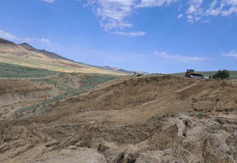 В зоне оползня на дороге Баку-Шамахы появились трещины