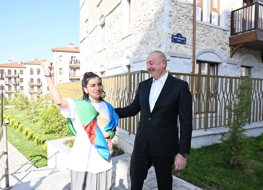 Azərbaycan, Özbəkistan və Qırğızıstan Prezidentləri Şuşada birinci yaşayış kompleksində və Aşağı Gövhər Ağa məscidində olub, şəhəri gəziblər