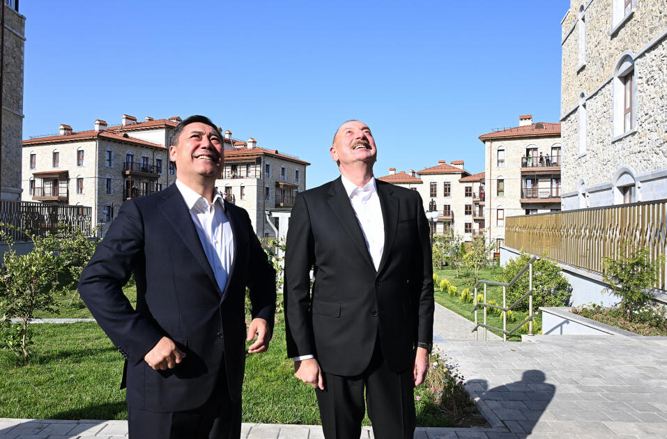 Azərbaycan, Özbəkistan və Qırğızıstan Prezidentləri Şuşada birinci yaşayış kompleksində və Aşağı Gövhər Ağa məscidində olub, şəhəri gəziblər