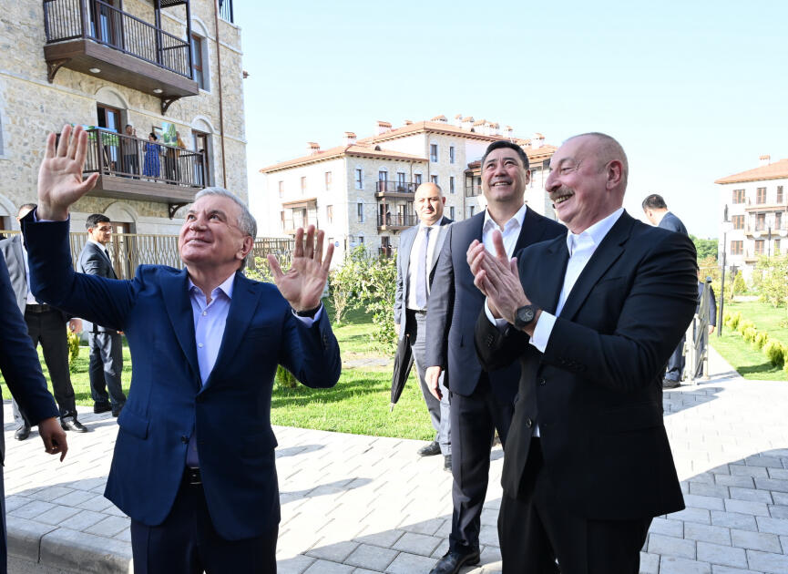 Azərbaycan, Özbəkistan və Qırğızıstan Prezidentləri Şuşada birinci yaşayış kompleksində və Aşağı Gövhər Ağa məscidində olub, şəhəri gəziblər