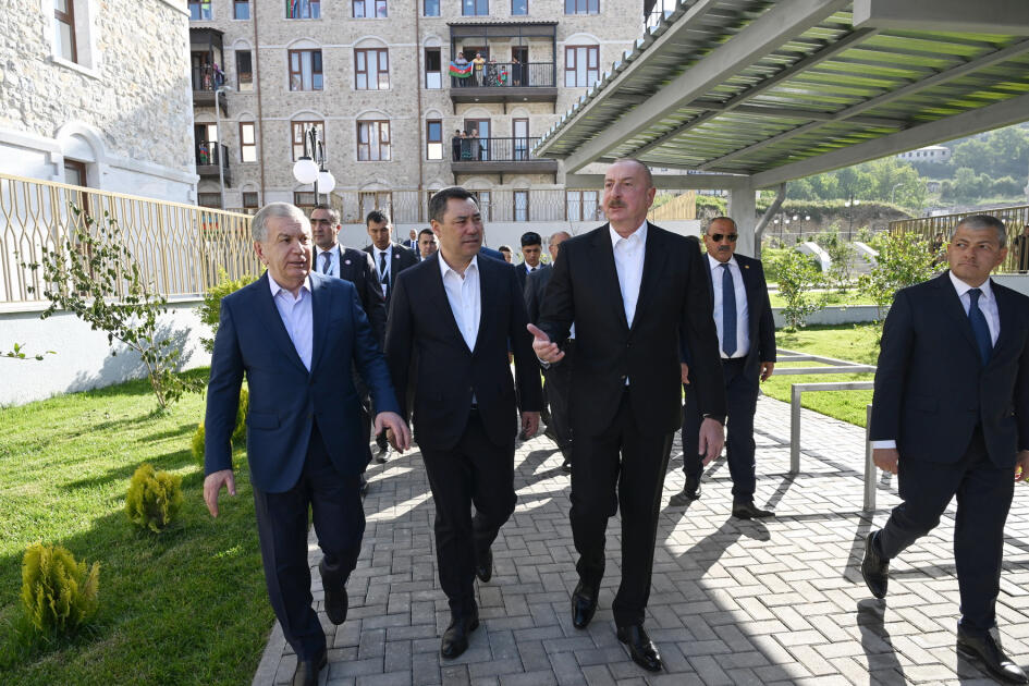Azərbaycan, Özbəkistan və Qırğızıstan Prezidentləri Şuşada birinci yaşayış kompleksində və Aşağı Gövhər Ağa məscidində olub, şəhəri gəziblər