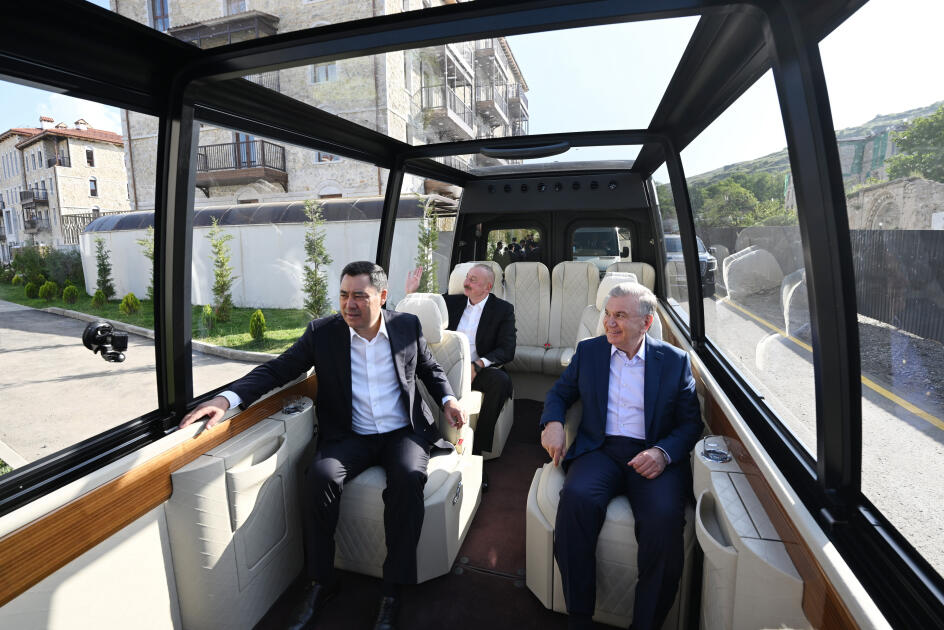 Azərbaycan, Özbəkistan və Qırğızıstan Prezidentləri Şuşada birinci yaşayış kompleksində və Aşağı Gövhər Ağa məscidində olub, şəhəri gəziblər