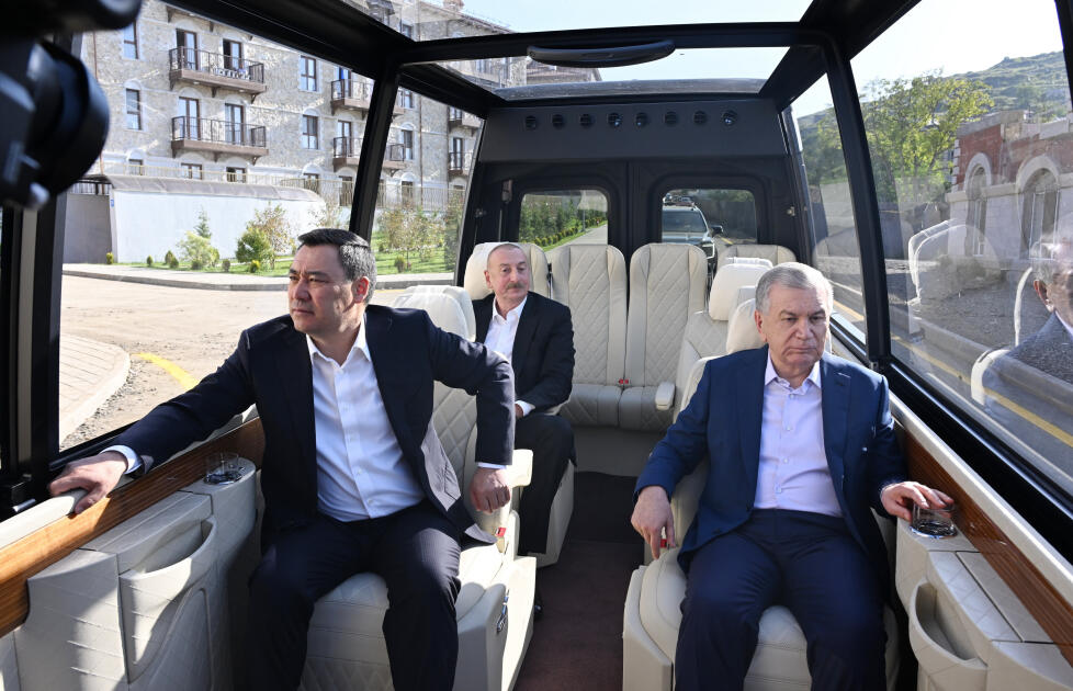 Azərbaycan, Özbəkistan və Qırğızıstan Prezidentləri Şuşada birinci yaşayış kompleksində və Aşağı Gövhər Ağa məscidində olub, şəhəri gəziblər