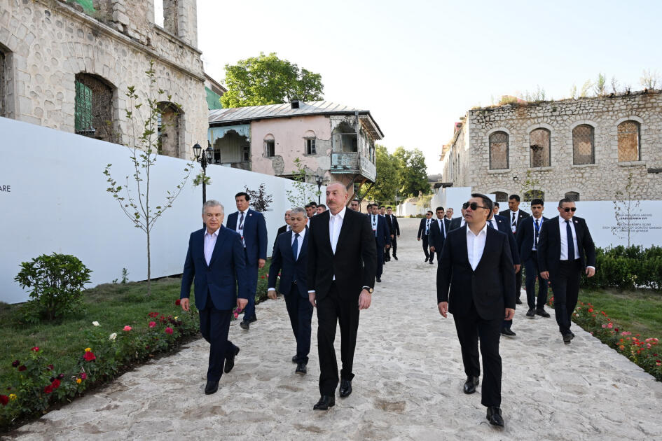 Azərbaycan, Özbəkistan və Qırğızıstan Prezidentləri Şuşada birinci yaşayış kompleksində və Aşağı Gövhər Ağa məscidində olub, şəhəri gəziblər
