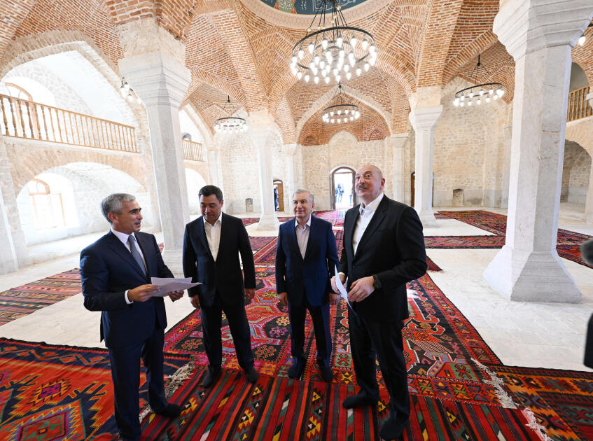 Azərbaycan, Özbəkistan və Qırğızıstan Prezidentləri Şuşada birinci yaşayış kompleksində və Aşağı Gövhər Ağa məscidində olub, şəhəri gəziblər