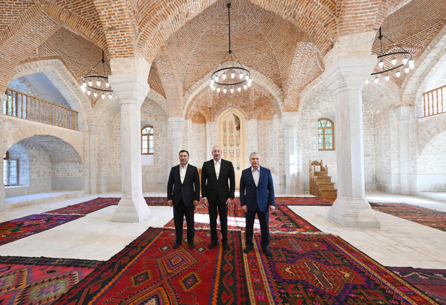 Azərbaycan, Özbəkistan və Qırğızıstan Prezidentləri Şuşada birinci yaşayış kompleksində və Aşağı Gövhər Ağa məscidində olub, şəhəri gəziblər