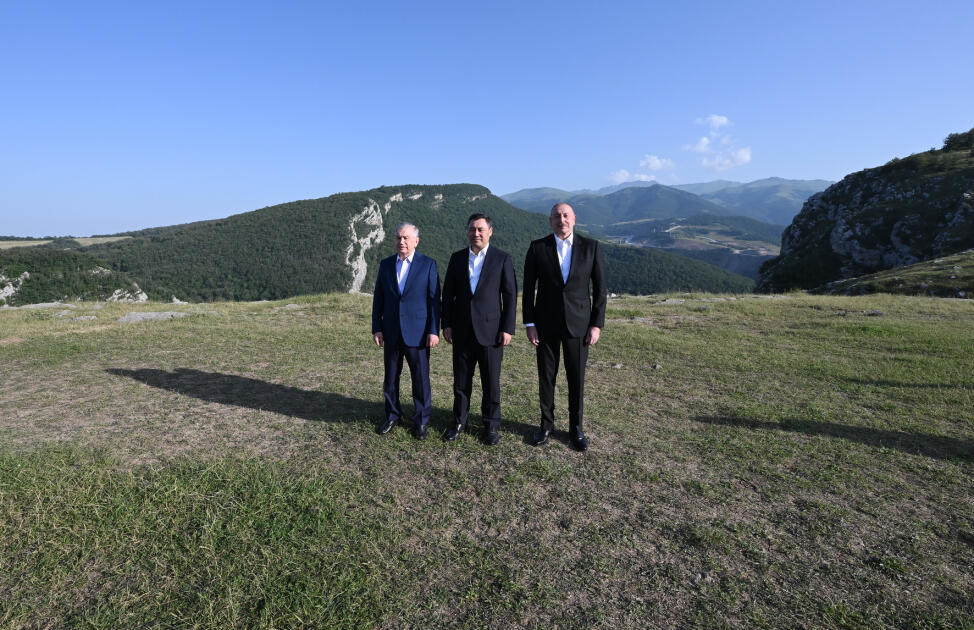 Azərbaycan, Özbəkistan və Qırğızıstan Prezidentləri Şuşada birinci yaşayış kompleksində və Aşağı Gövhər Ağa məscidində olub, şəhəri gəziblər