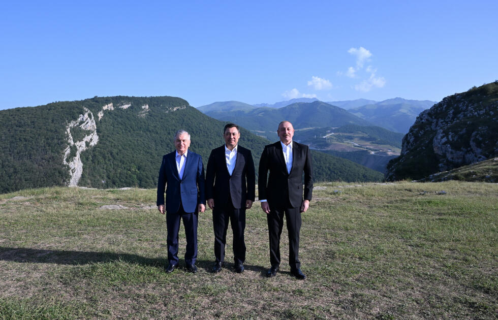 Azərbaycan, Özbəkistan və Qırğızıstan Prezidentləri Şuşada birinci yaşayış kompleksində və Aşağı Gövhər Ağa məscidində olub, şəhəri gəziblər