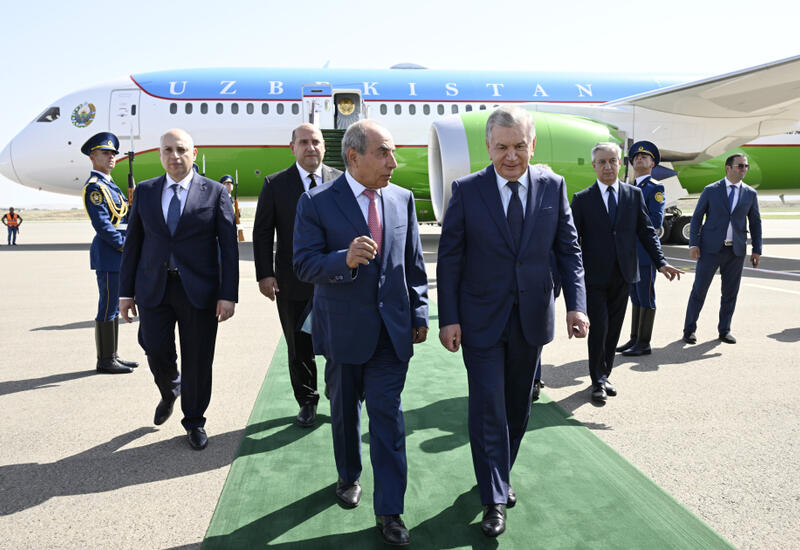 Начался визит Шавката Мирзиёева в Азербайджан