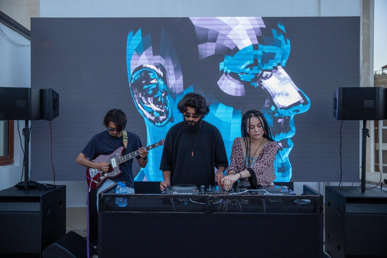 Аида Махмудова приняла участие в открытии возобновившей свою деятельность галереи YAY