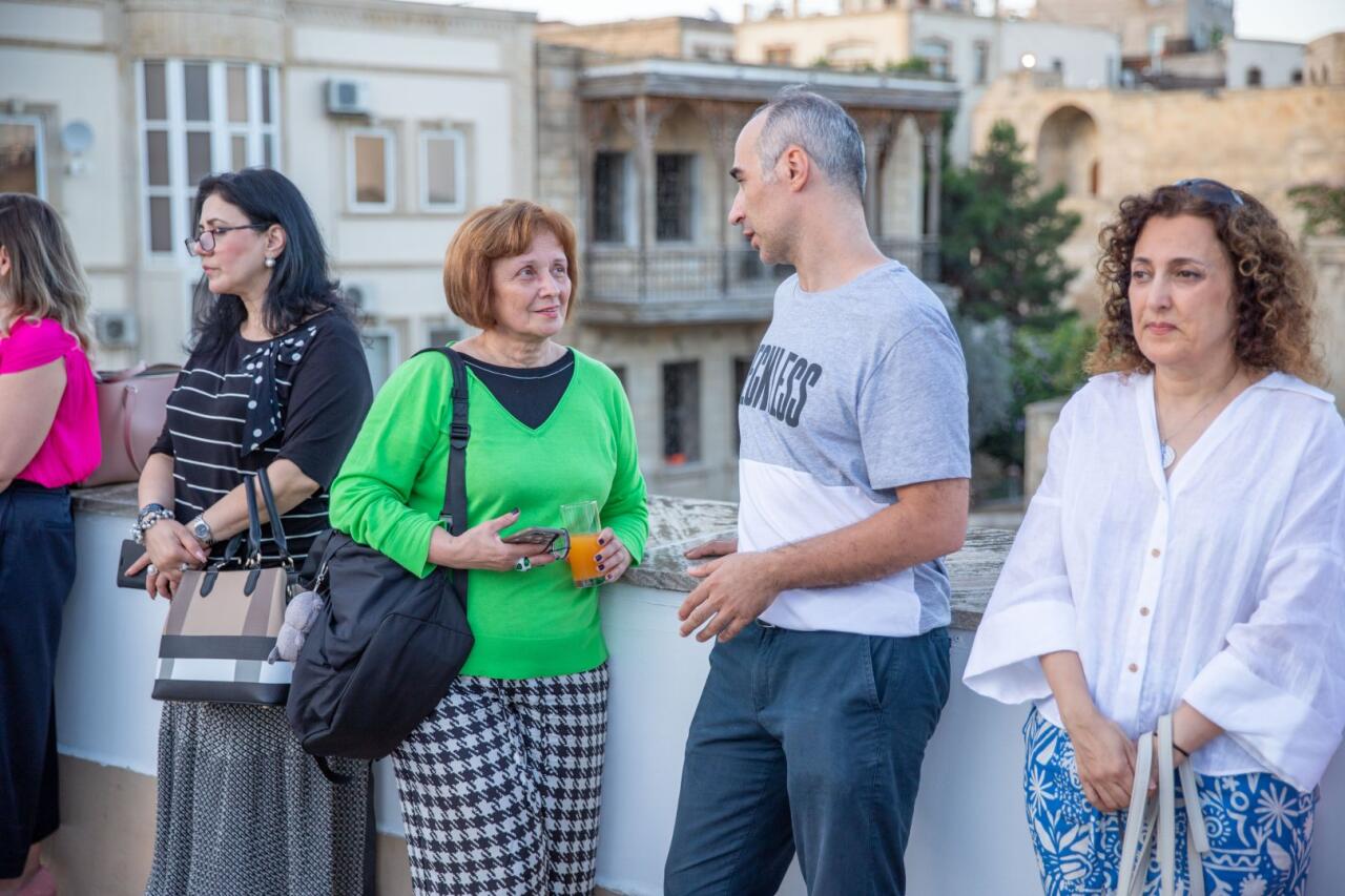 Аида Махмудова приняла участие в открытии возобновившей свою деятельность галереи YAY