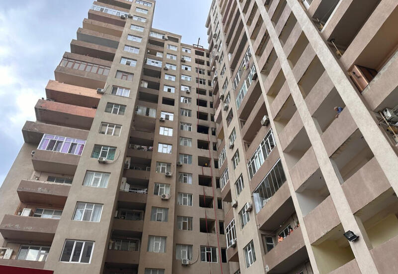 Пожар в жилом доме в Баку