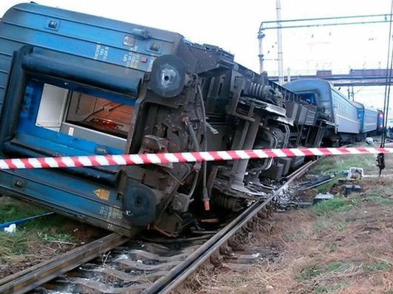 В Азербайджане поезд сошел с рельсов,