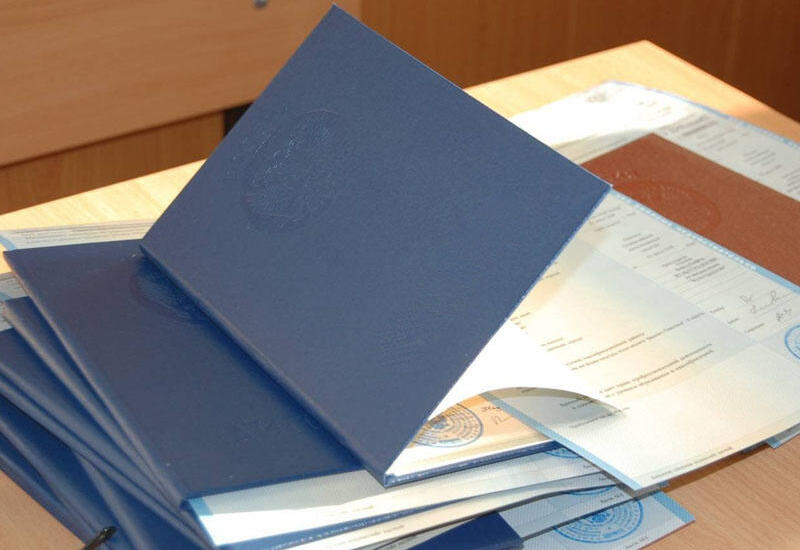Ali məktəb məzunlarının diplomları niyə gecikir?