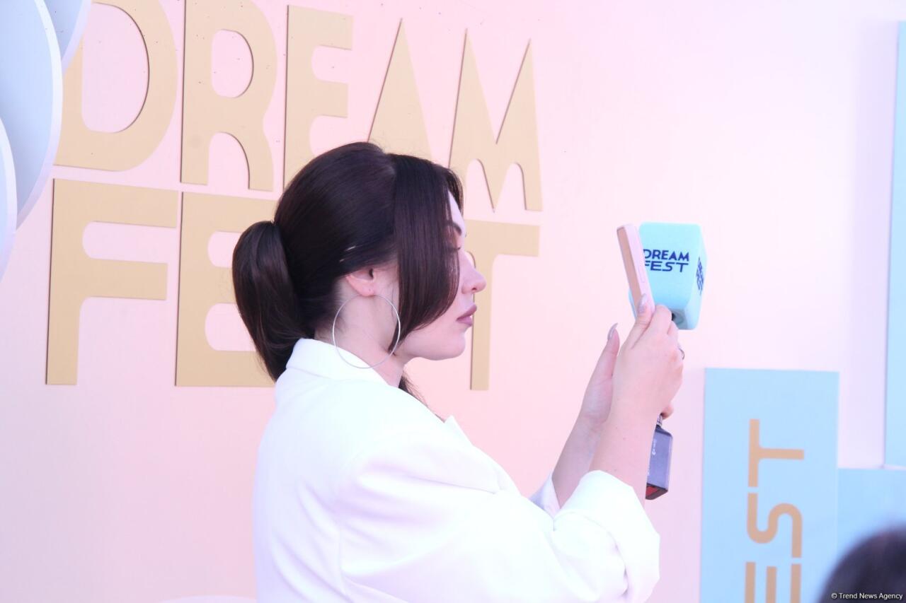 Звезды на красной дорожке на открытии первого Dream Fest в Баку