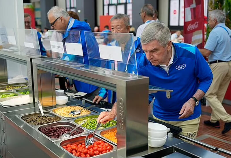 Нехватка продуктов и сырое мясо