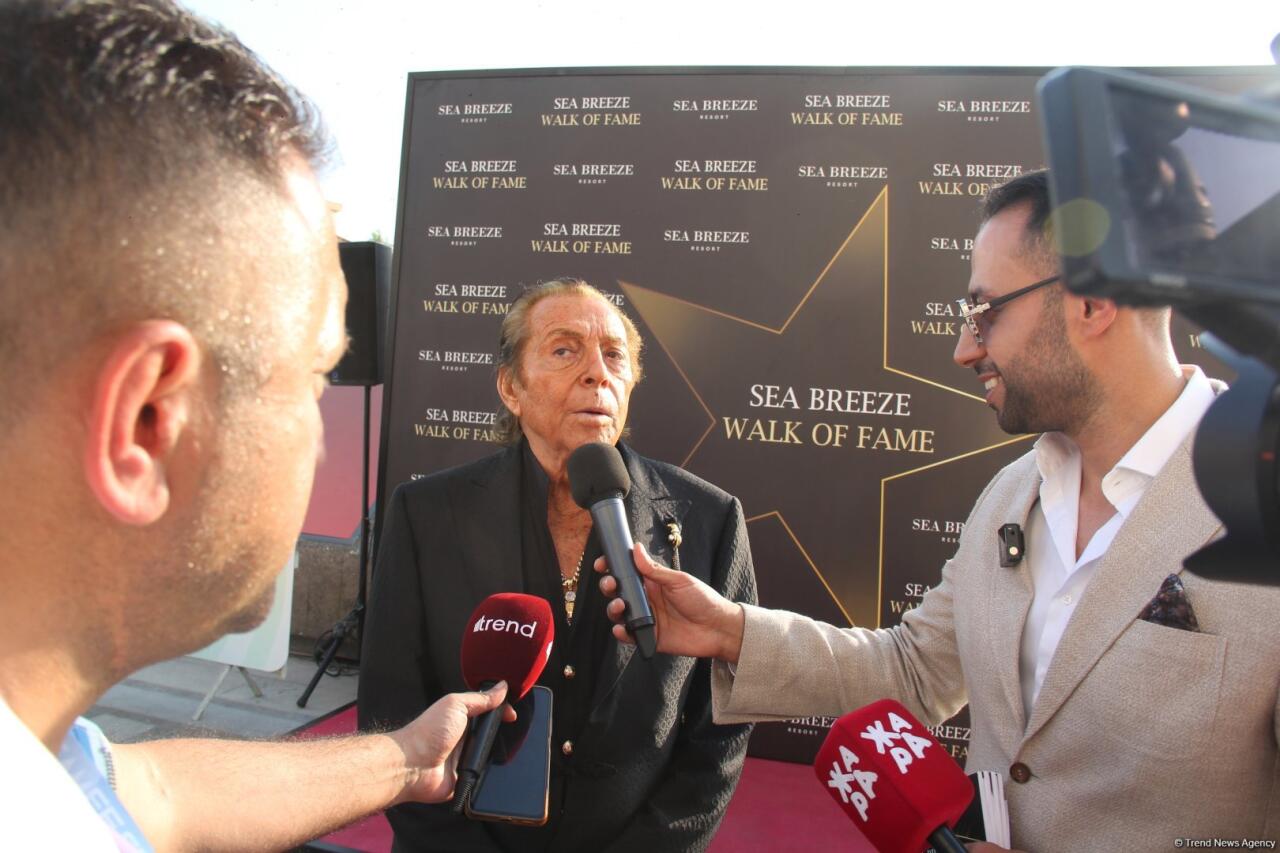 Джанни Руссо заложил звезду в Sea Breeze Walk of Fame в Баку