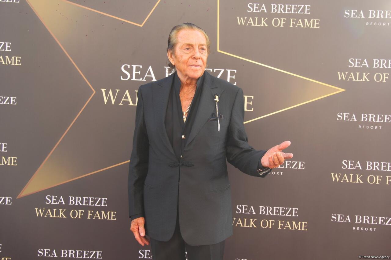 Джанни Руссо заложил звезду в Sea Breeze Walk of Fame в Баку