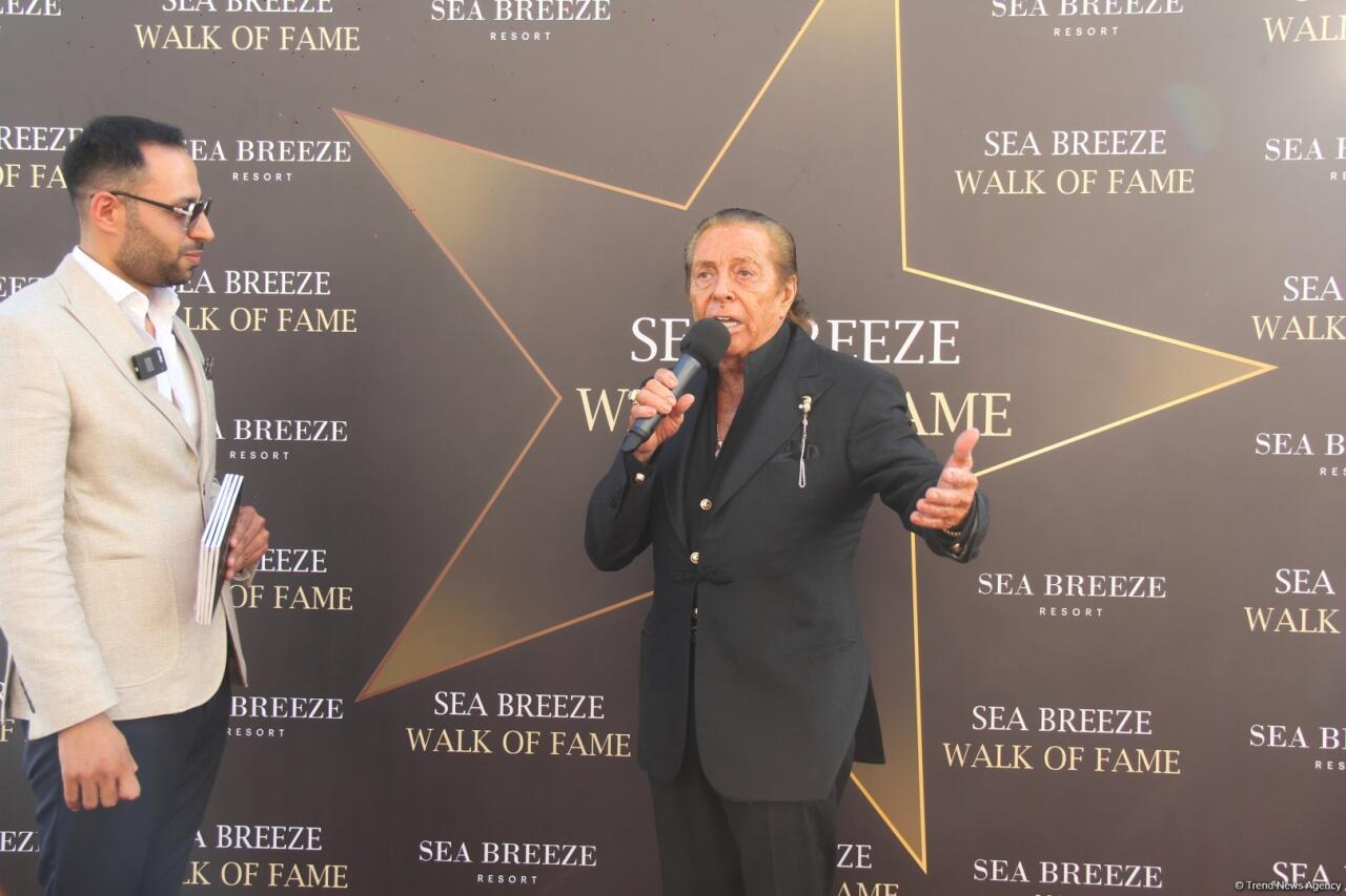 Джанни Руссо заложил звезду в Sea Breeze Walk of Fame в Баку