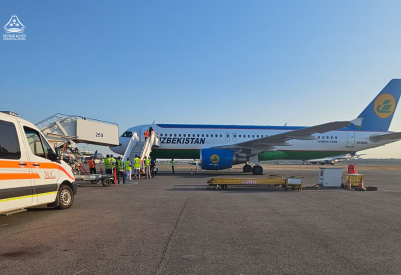 Cамолет авиакомпании Uzbekistan Airways совершил вынужденную посадку в Баку