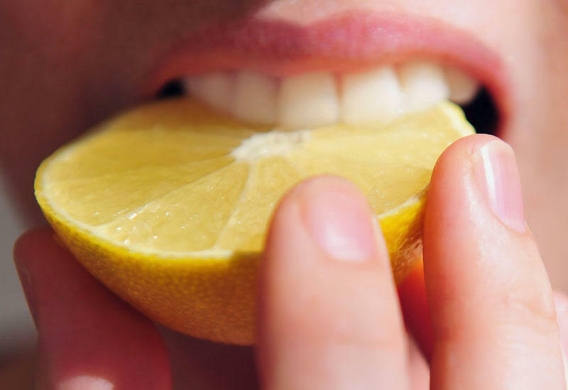 Meyvələrin üstünə limon sıxsanız...