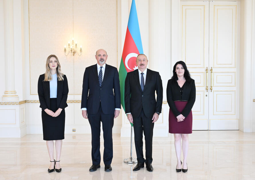 Президент Ильхам Алиев принял верительные грамоты новоназначенного посла Австралии в Азербайджане