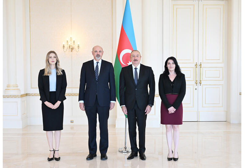Президент Ильхам Алиев принял верительные грамоты новоназначенного посла Австралии в Азербайджане