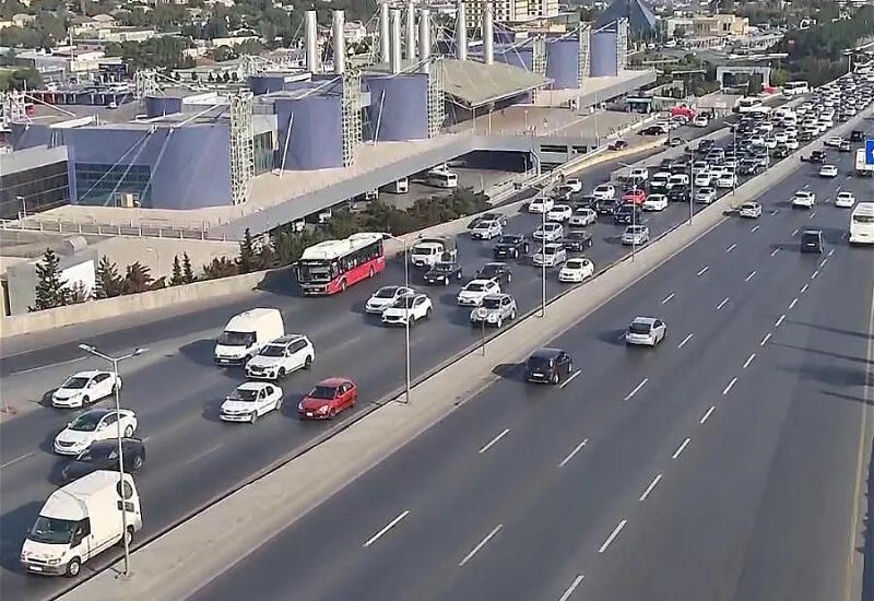 Bakının bəzi yollarında nəqliyyat sıxlığı müşahidə olunur