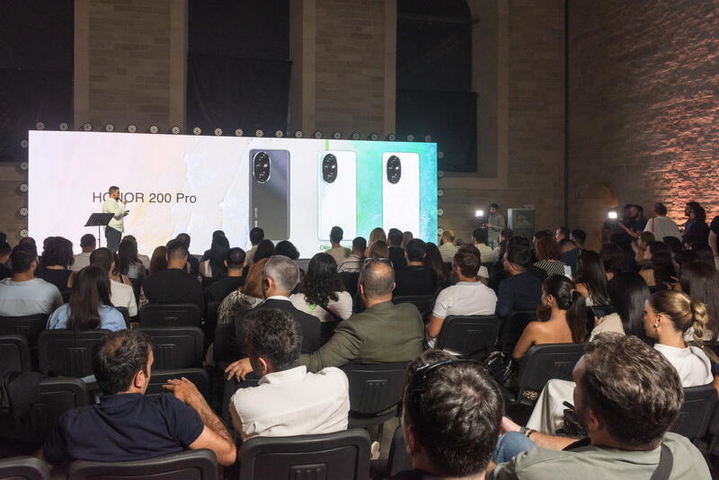 В Азербайджане начались продажи флагманских смартфонов HONOR 200 и HONOR 200 Pro