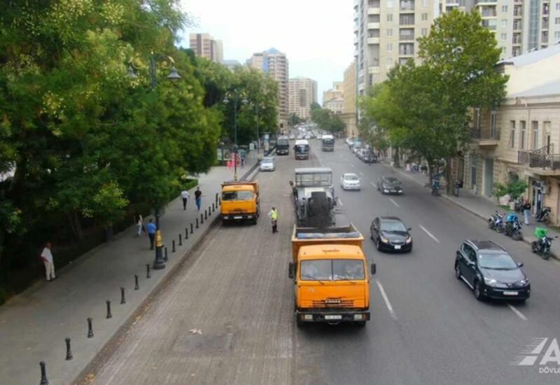 На центральной улице Баку проводятся ремонтные работы