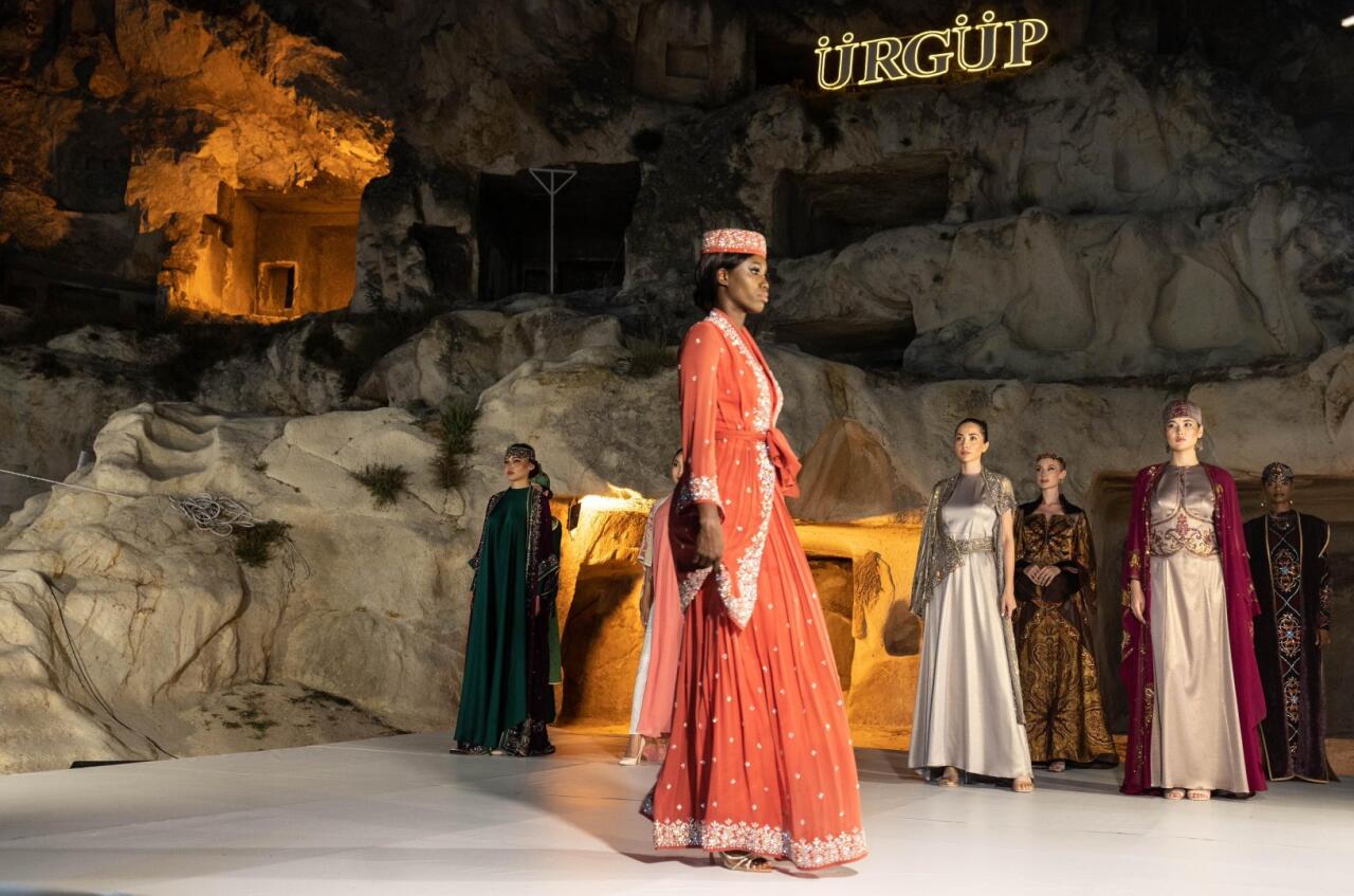 Азербайджанское культурное наследие в работах Гюльнары Халиловой очаровало гостей Fashion Week Cappadocia в Турции