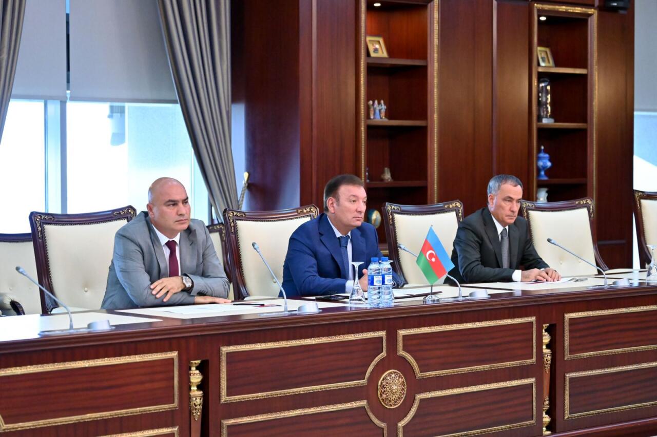 Делегация Сената парламента Казахстана побывала в Милли Меджлисе