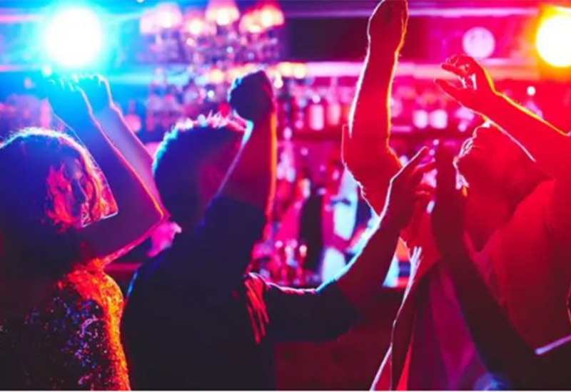 Şirkətin pullarını müğənnilərə xərclədi, müflis oldu