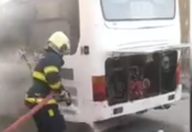 Bakıda sərnişin avtobusu yandı