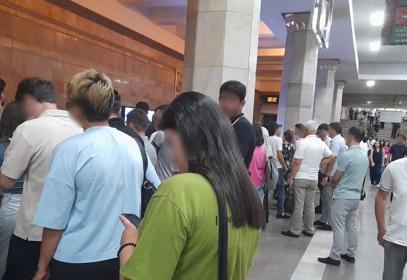 На "красной" линии Бакметрополитена произошла задержка