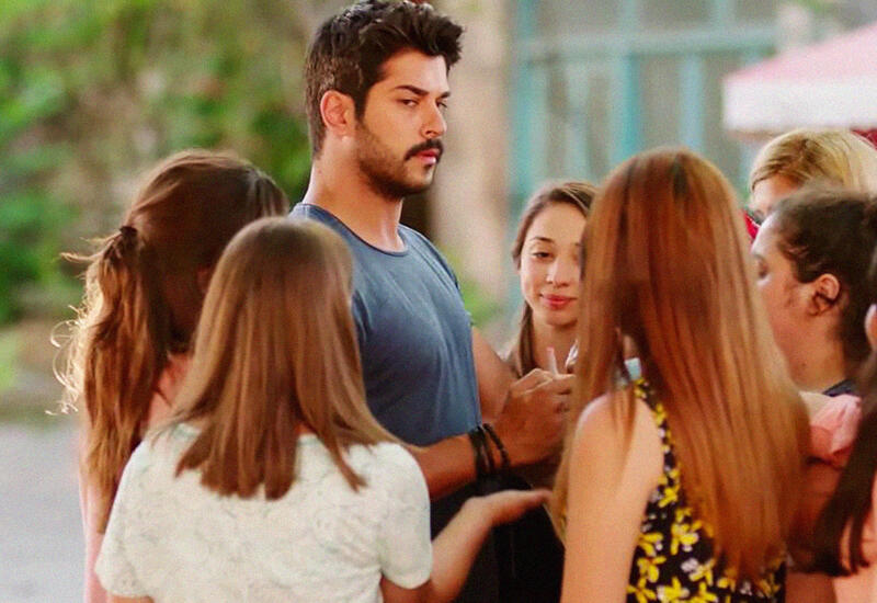 Бурак Озчивит начал съемки в новых «Елках»