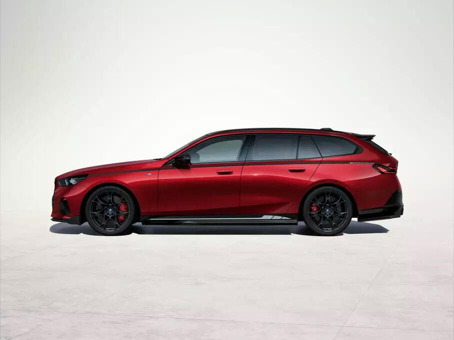 Новые универсалы BMW получили комплект заводского тюнинга