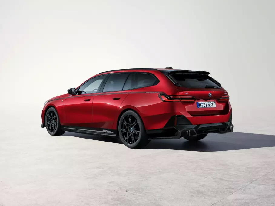 Новые универсалы BMW получили комплект заводского тюнинга