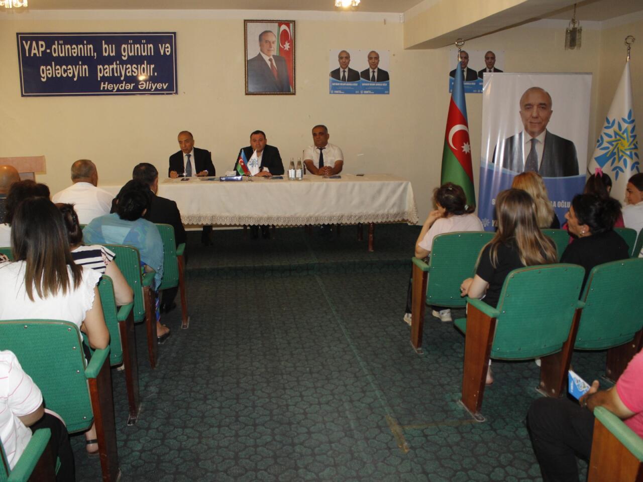 Nizami Səfərov mədəniyyət sahəsində çalışan seçicilərlə görüşüb