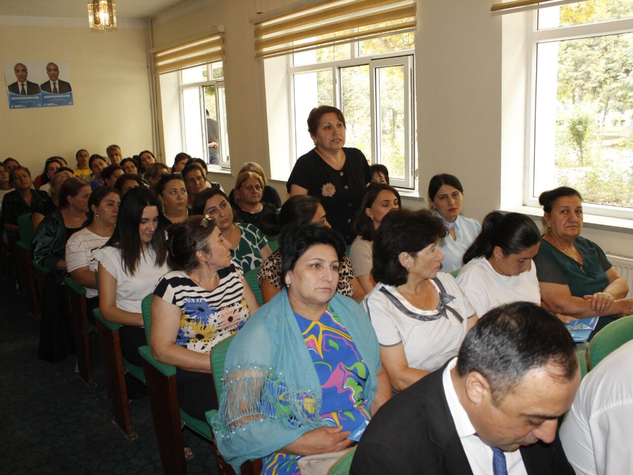 Nizami Səfərov mədəniyyət sahəsində çalışan seçicilərlə görüşüb