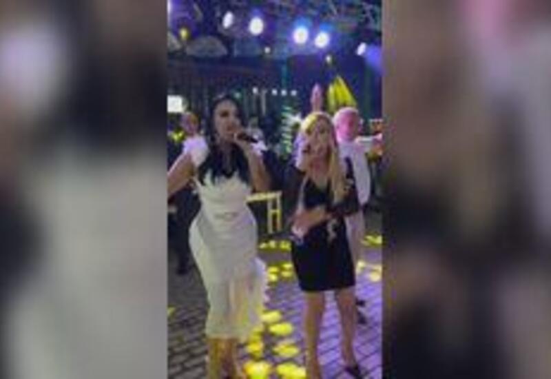 Azərbaycanlı müğənnilərin çıxışı zamanı